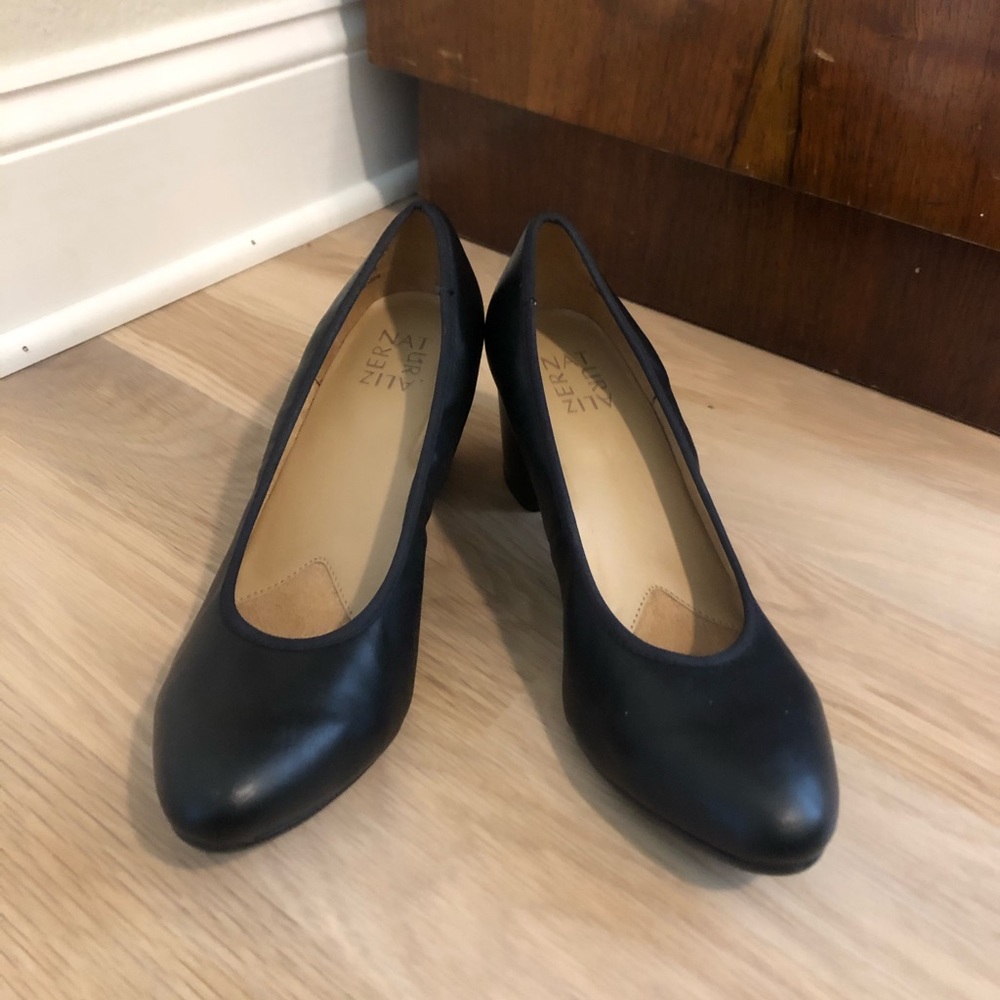 Black Naturalizer Heels Size 8.5